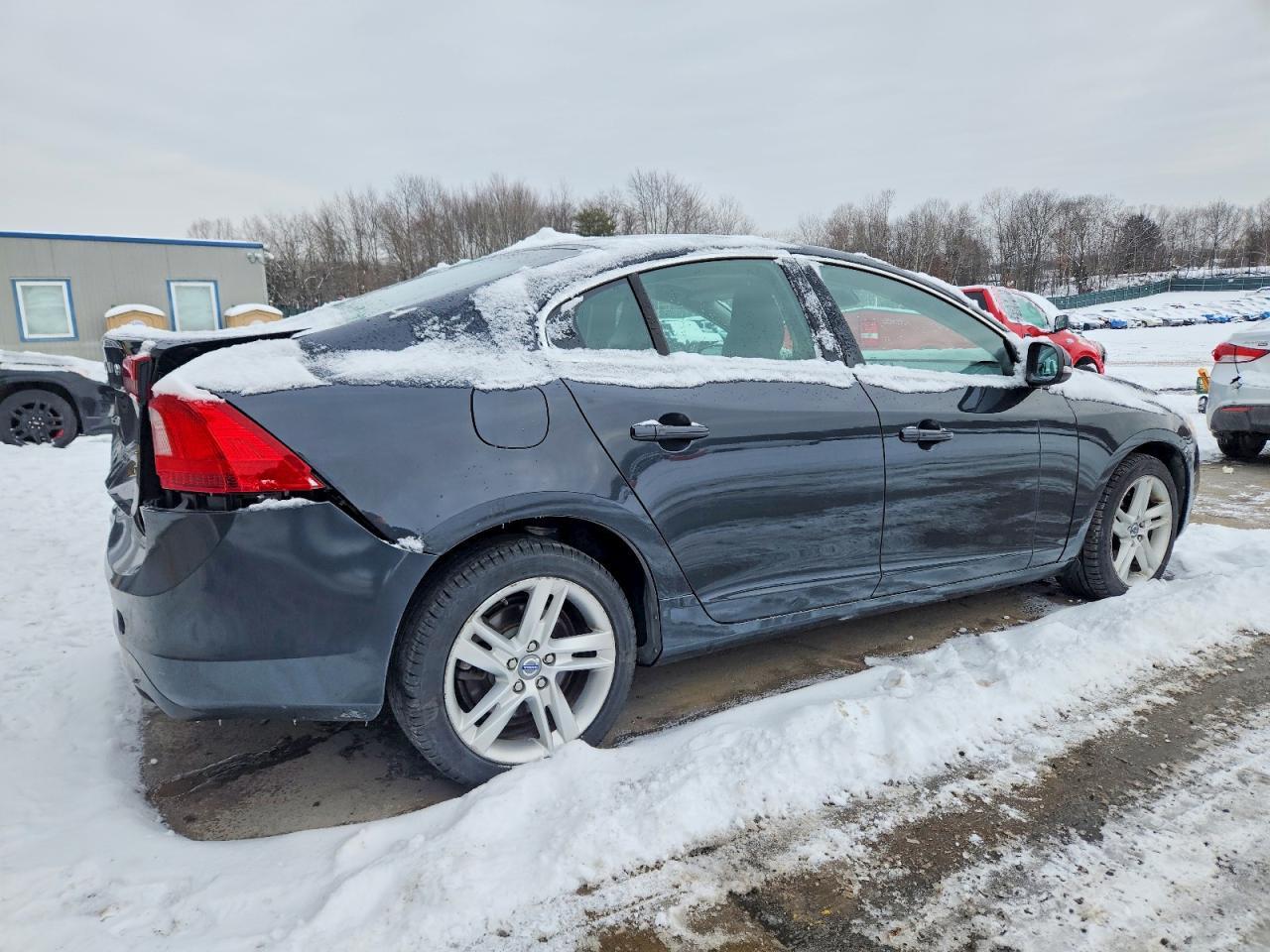 2015 VOLVO S60