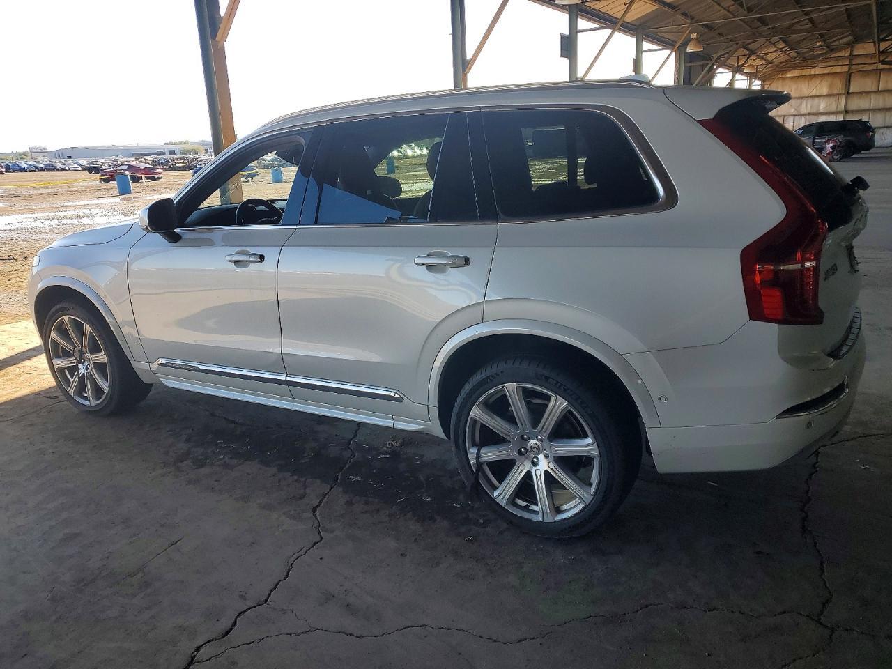 2016 VOLVO XC90