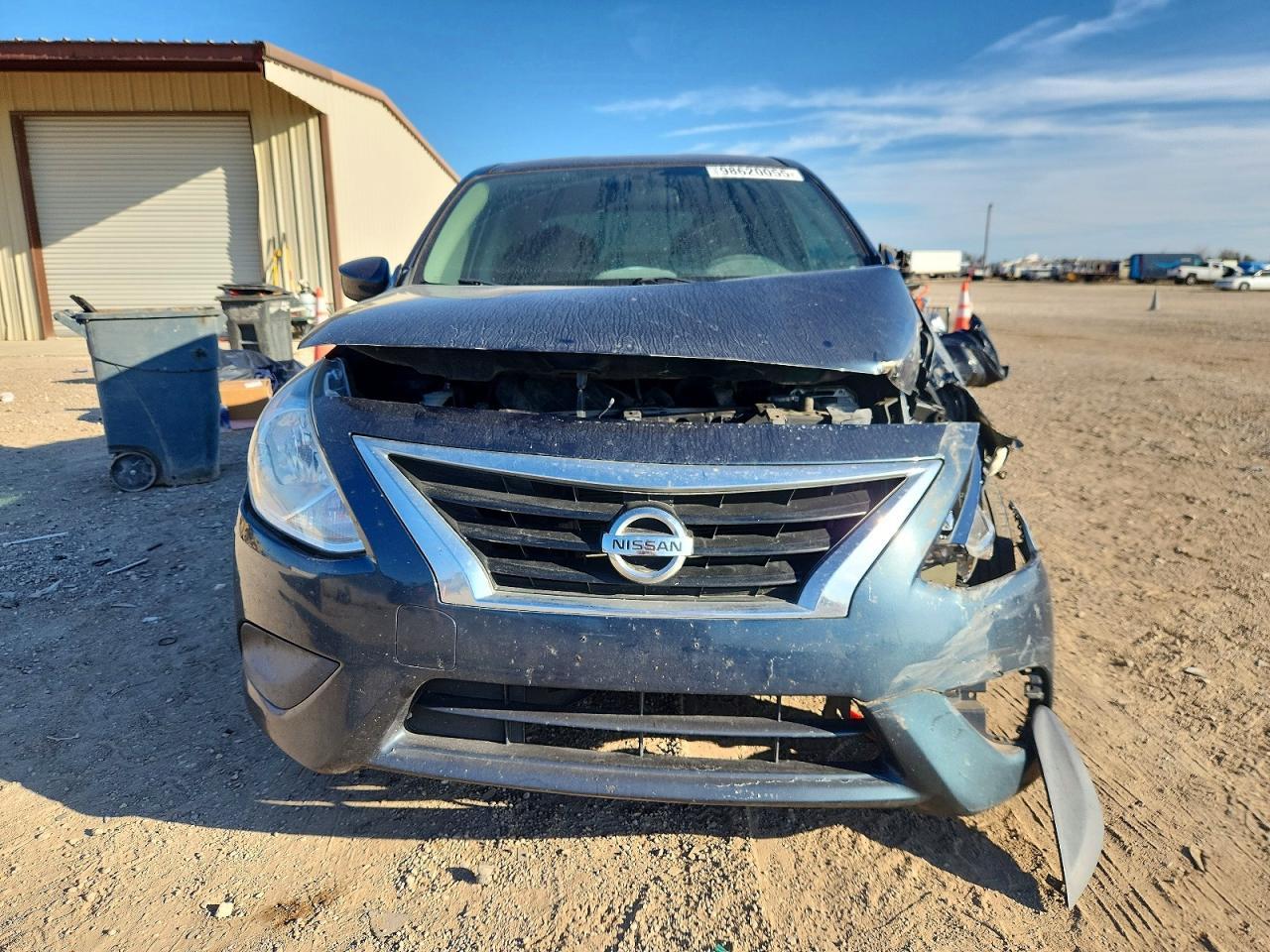 2017 NISSAN VERSA