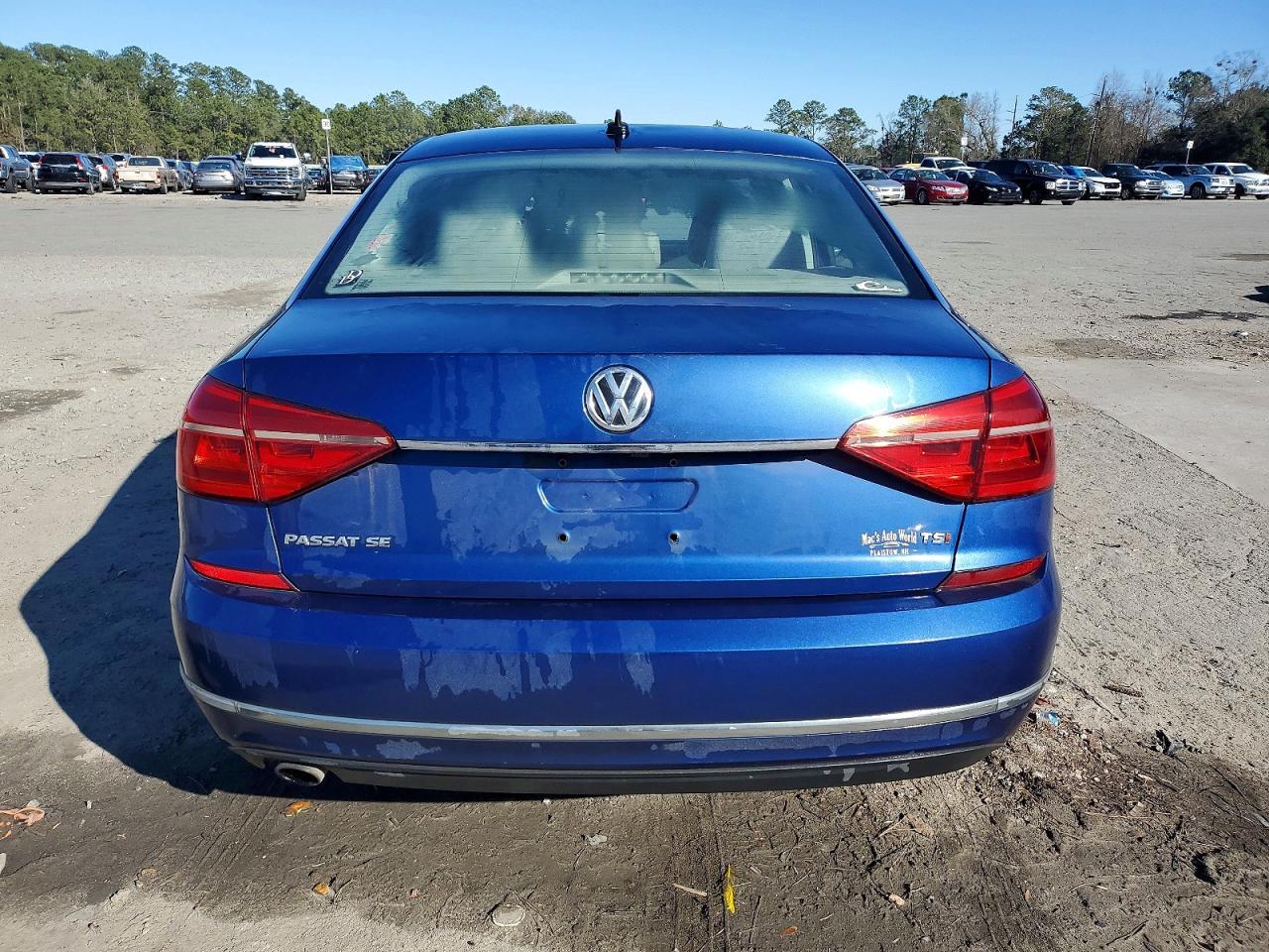 2016 VOLKSWAGEN Passat