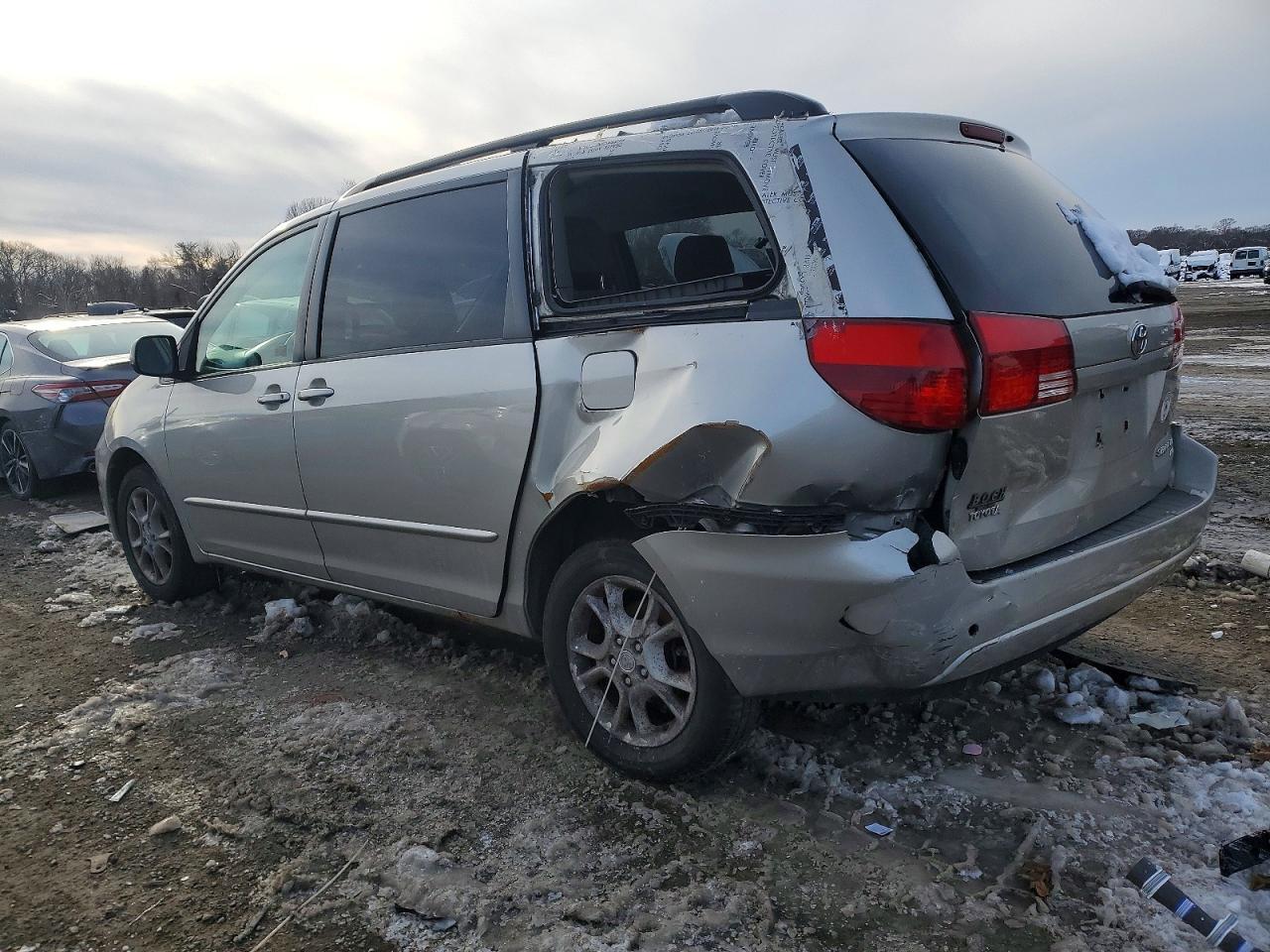 2004 TOYOTA SIENNA
