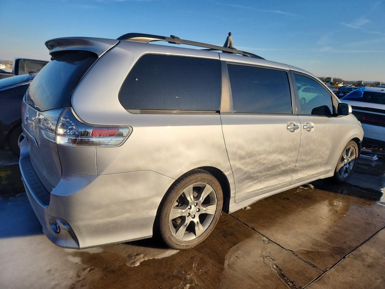 2016 TOYOTA SIENNA