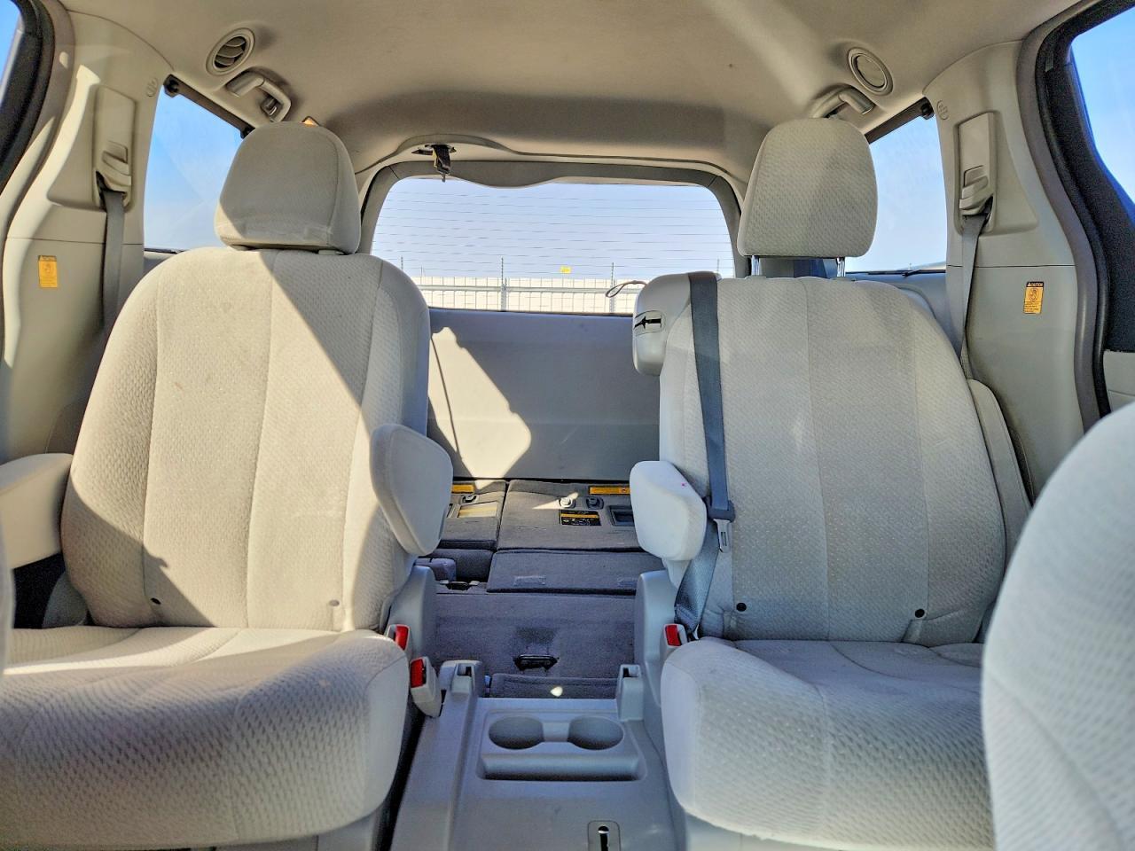 2012 TOYOTA SIENNA