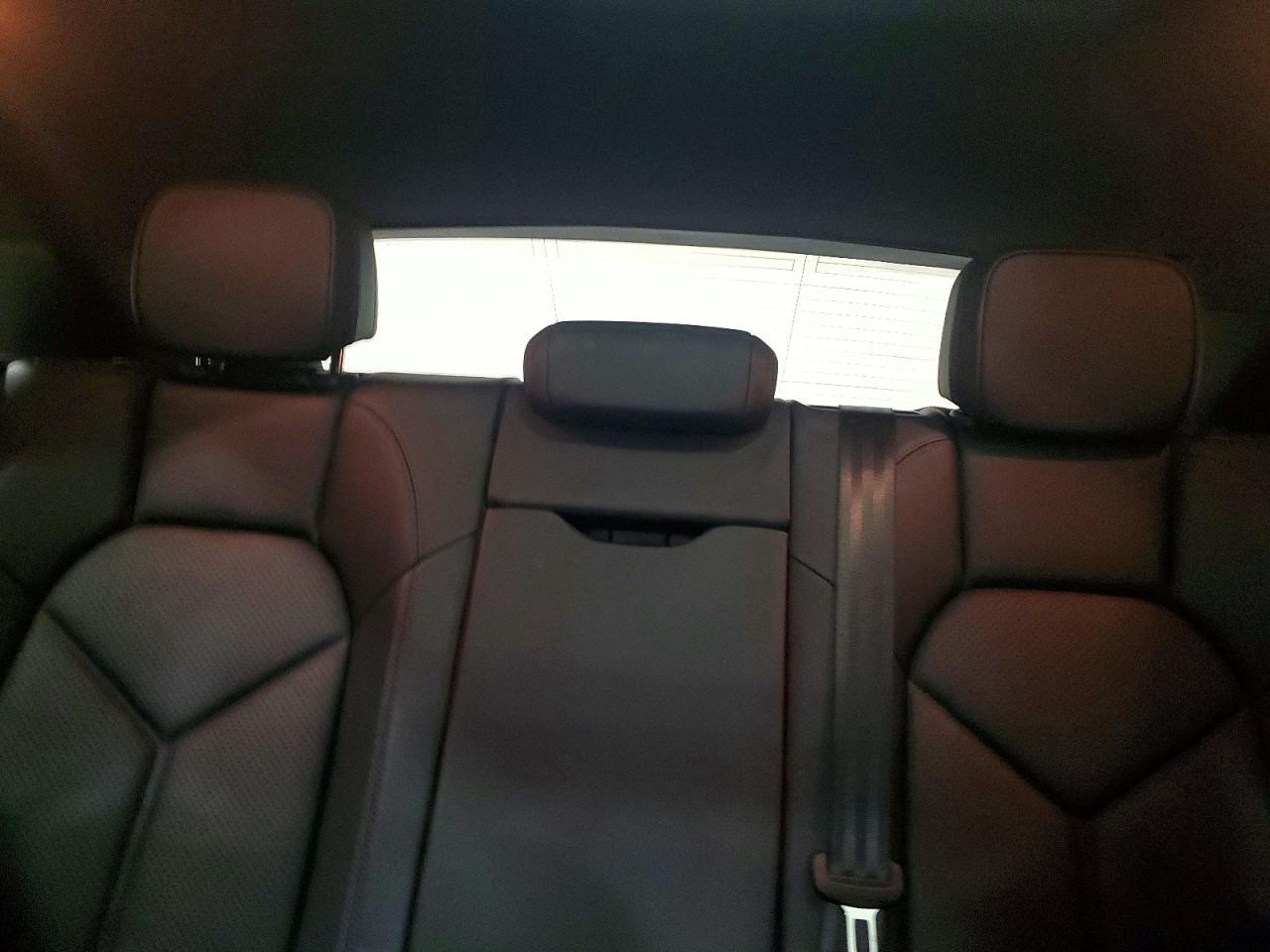2015 PORSCHE Macan