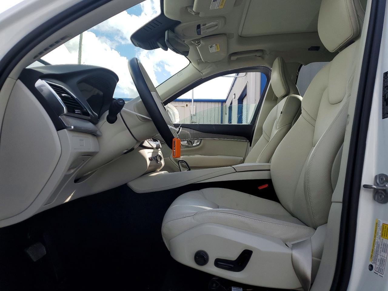 2025 VOLVO XC90