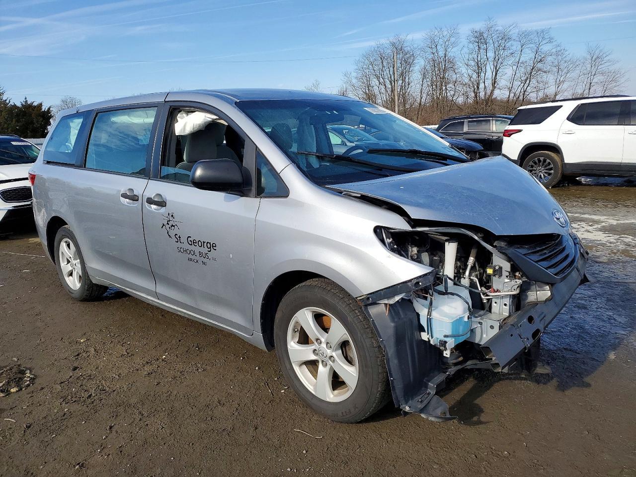 2017 TOYOTA SIENNA