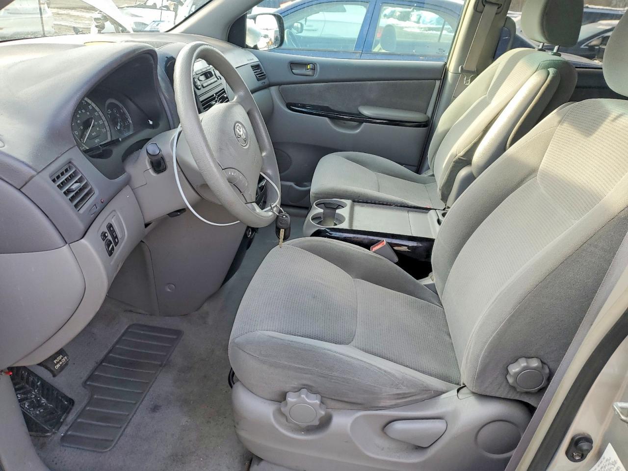 2004 TOYOTA SIENNA