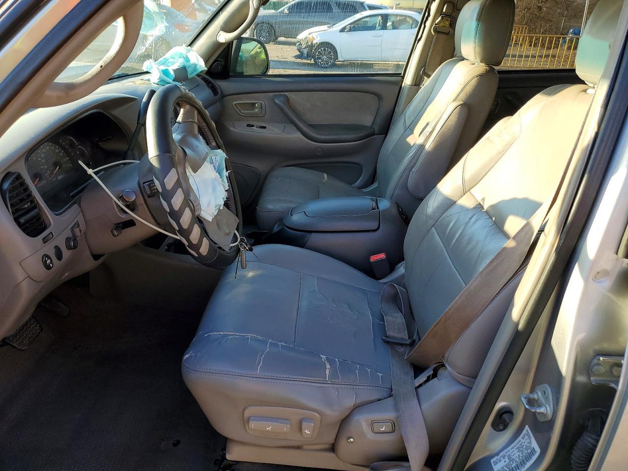 2002 TOYOTA Sequoia