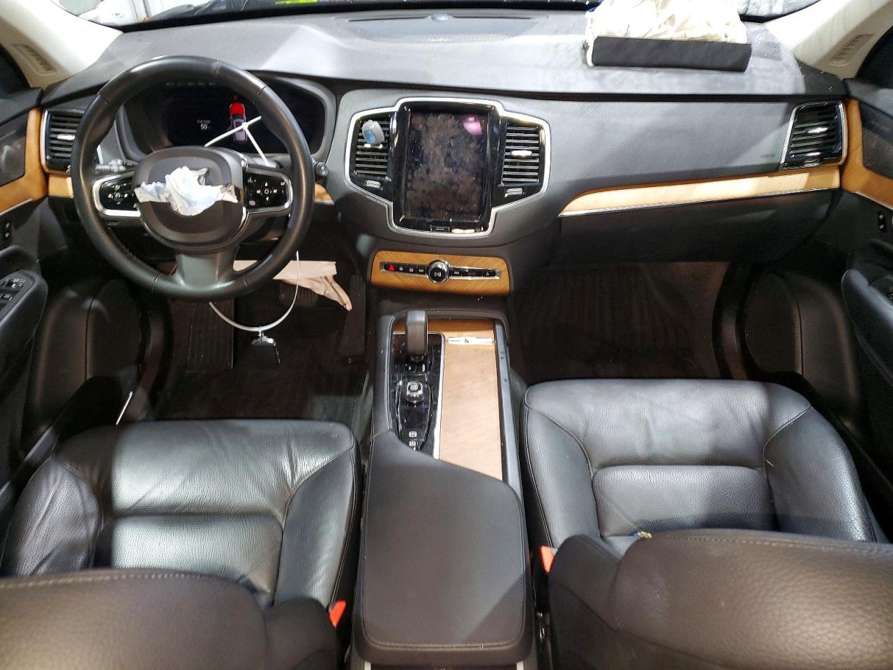 2023 VOLVO XC90