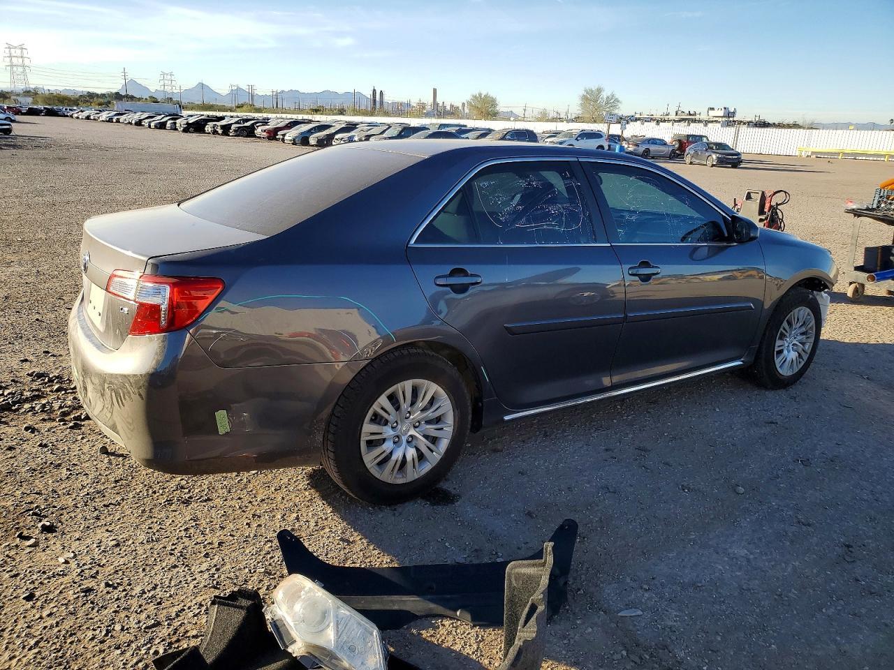 2014 TOYOTA CAMRY