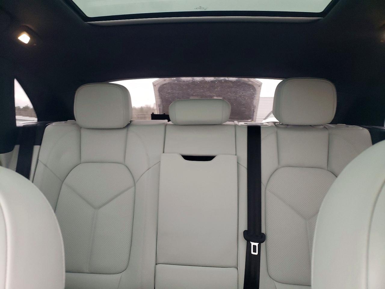2024 PORSCHE Macan