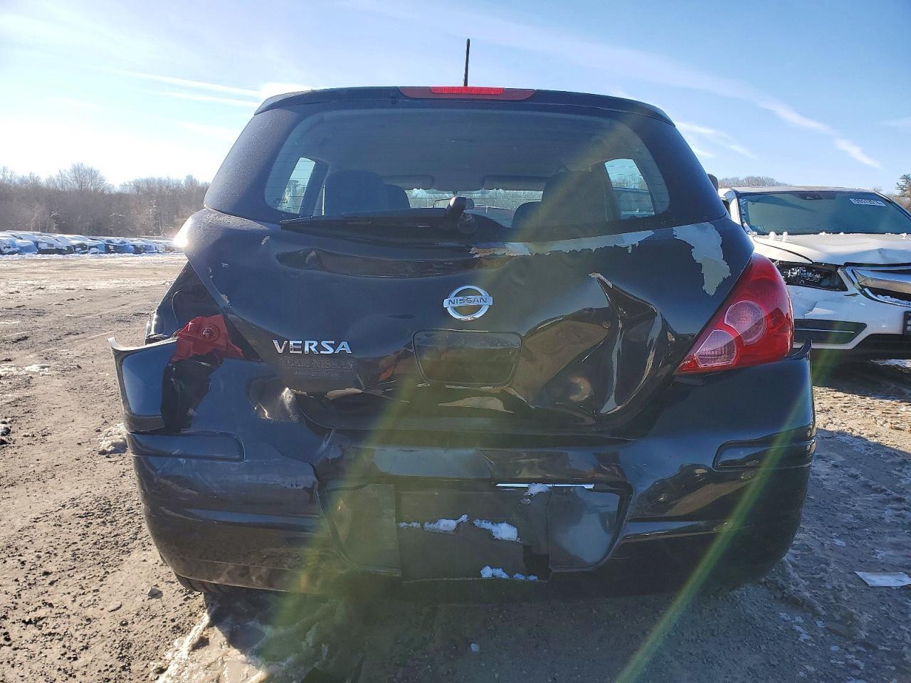 2011 NISSAN VERSA