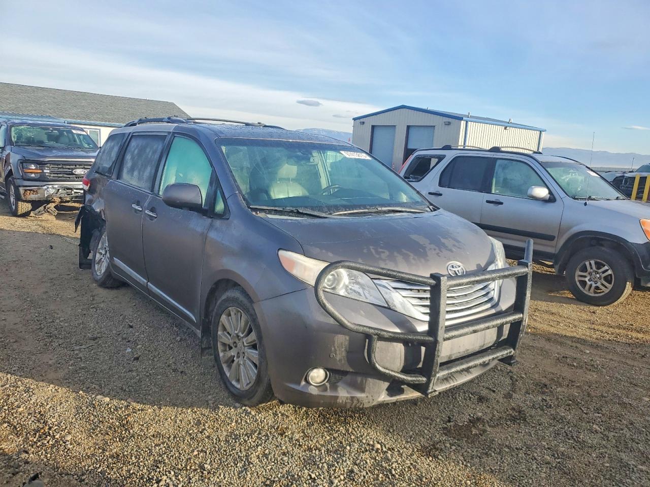2011 TOYOTA SIENNA