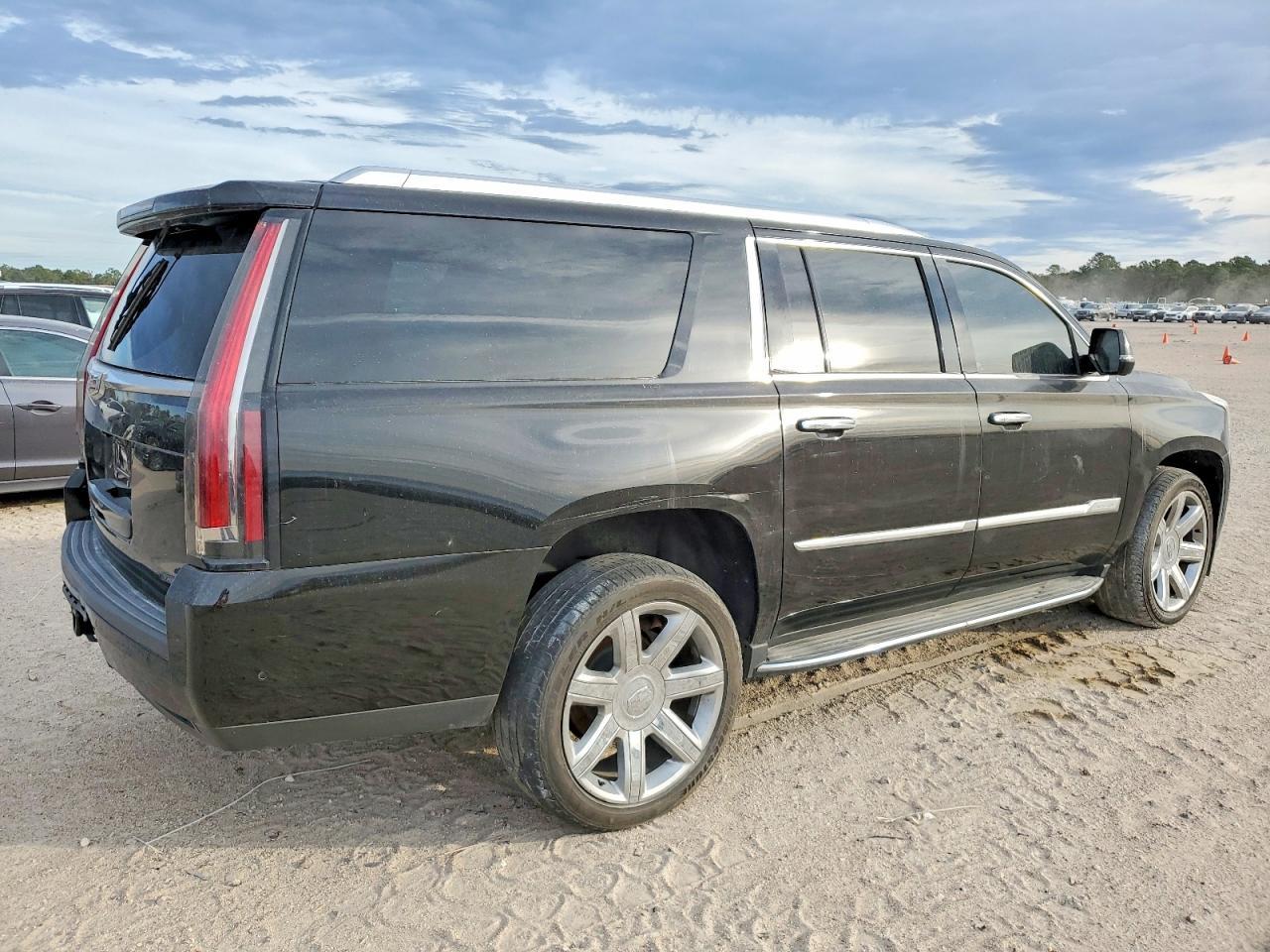 2018 CADILLAC Escalade ESV