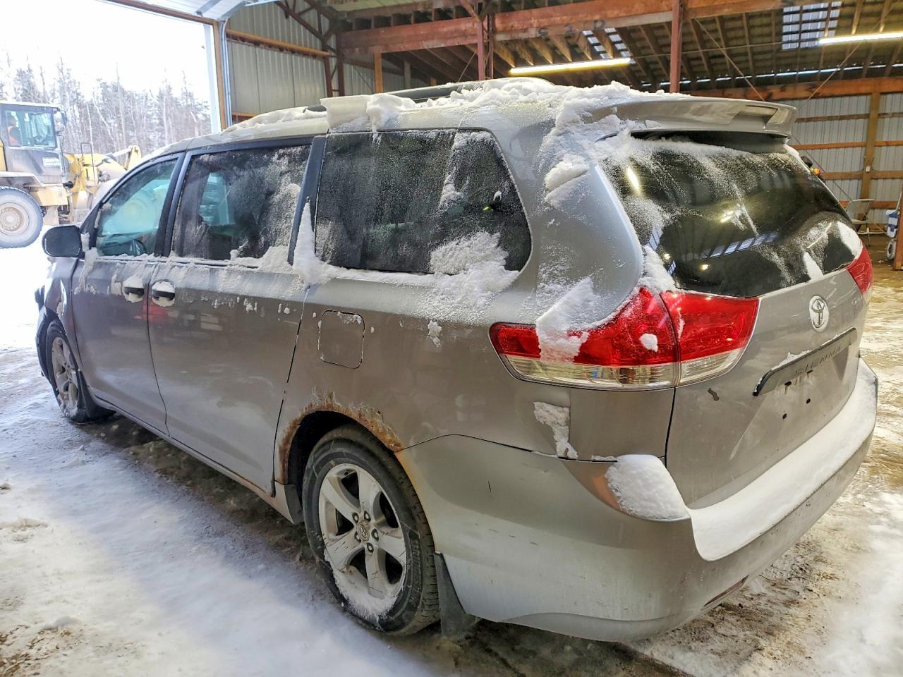 2011 TOYOTA SIENNA