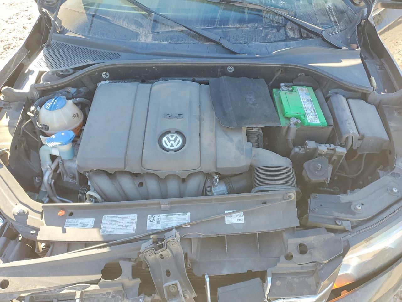 2012 VOLKSWAGEN Passat