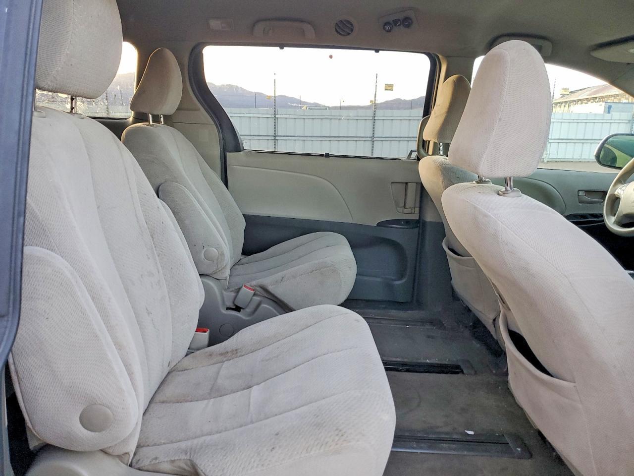 2012 TOYOTA SIENNA