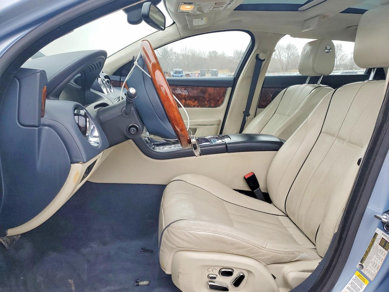 2011 JAGUAR Xj-Series