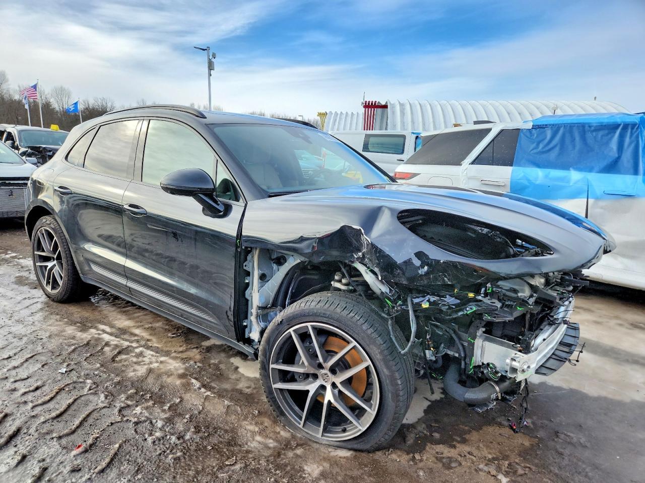 2025 PORSCHE Macan