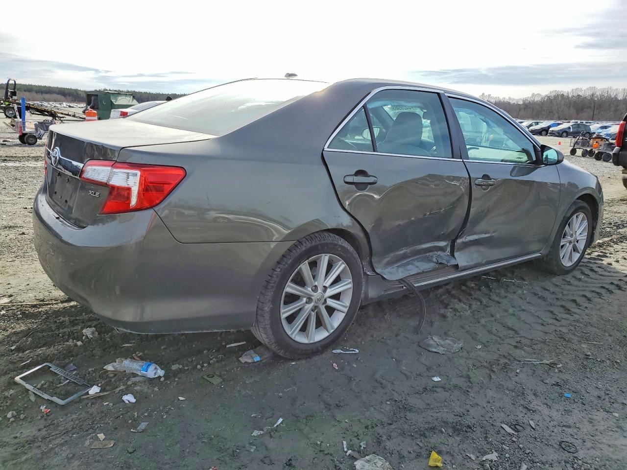 2014 TOYOTA CAMRY