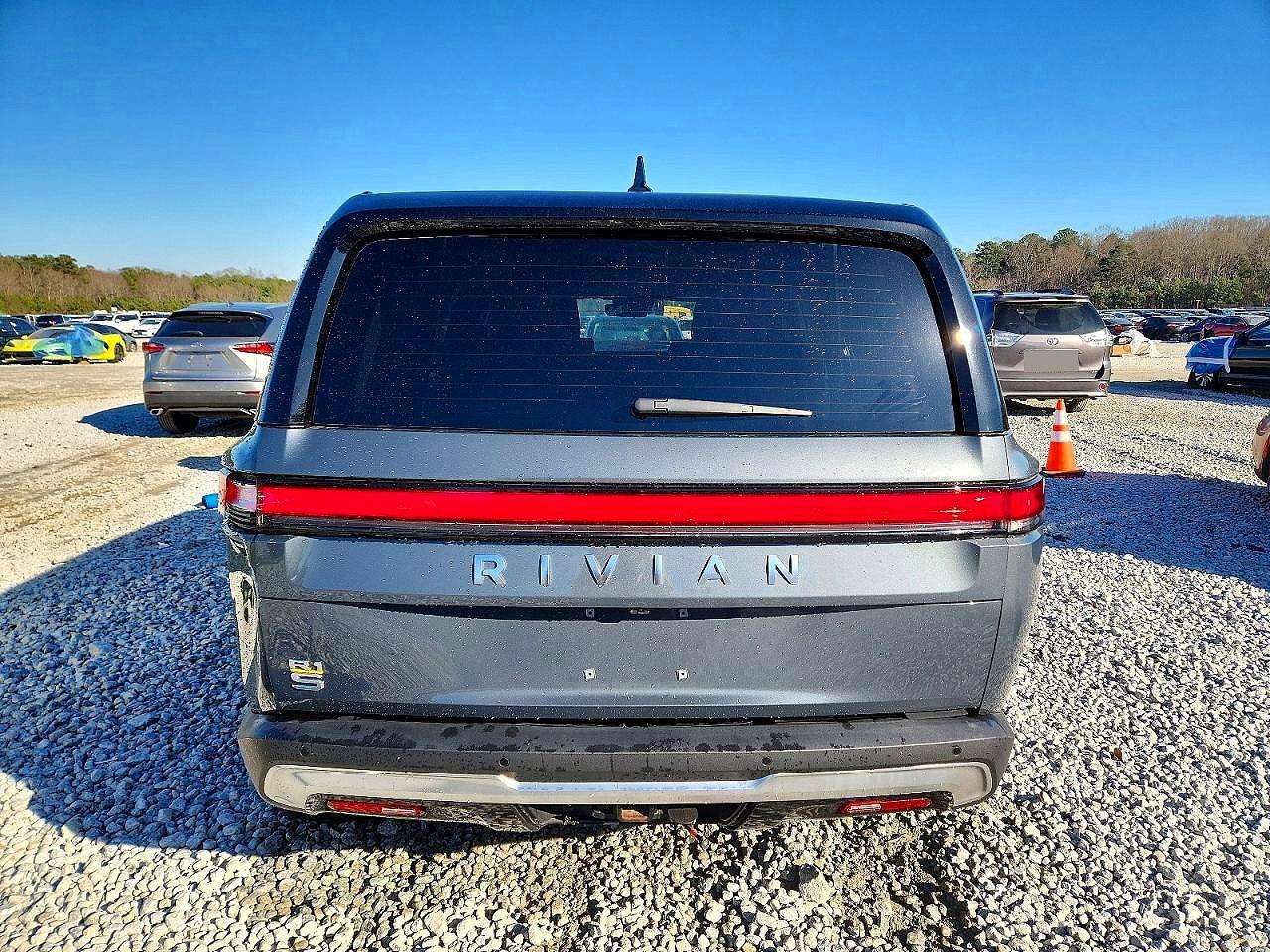 2023 RIVIAN R1s