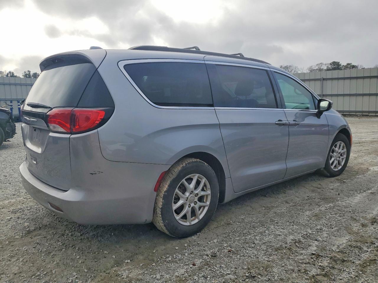 2020 CHRYSLER Voyager
