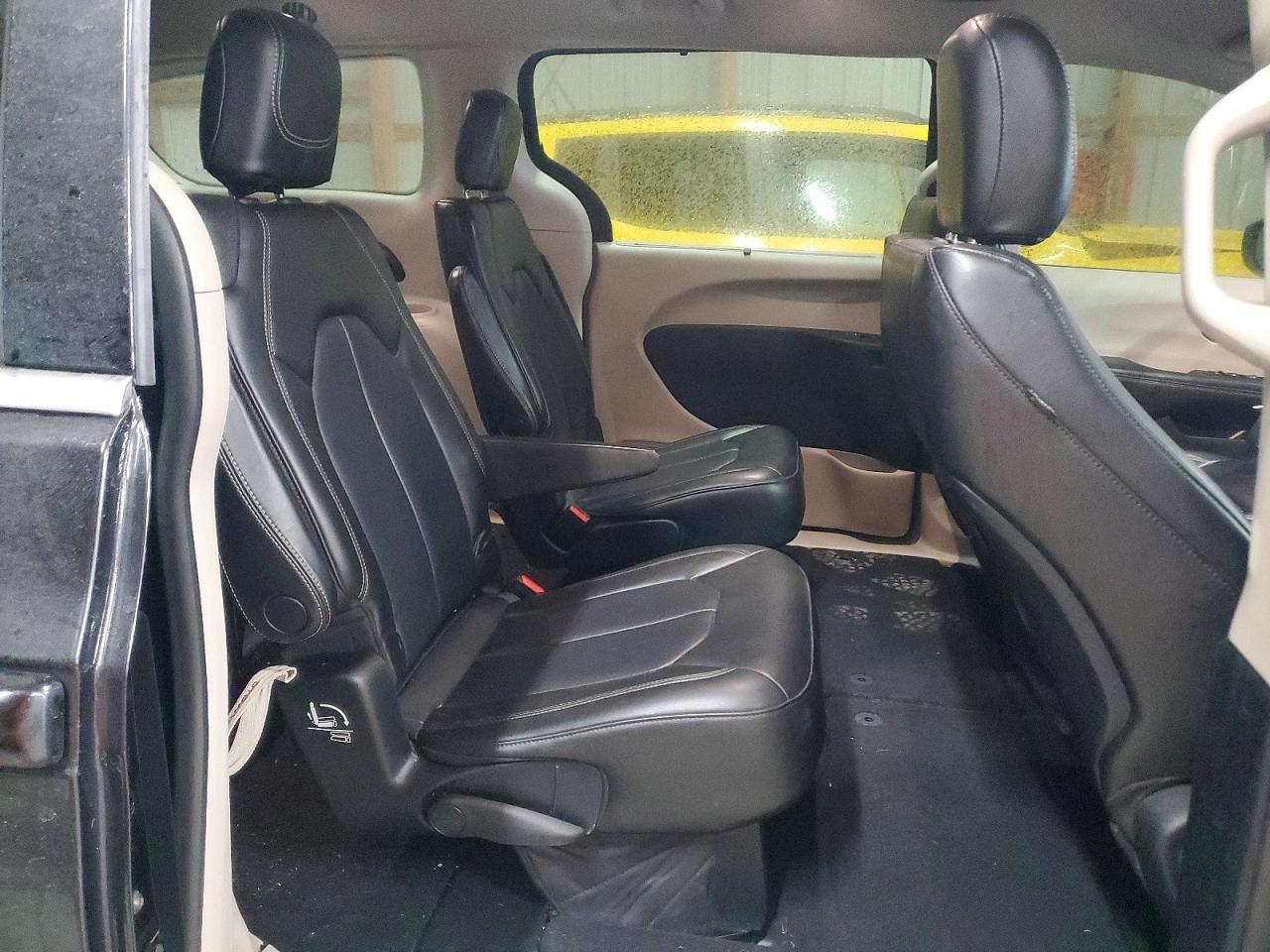 2021 CHRYSLER Voyager