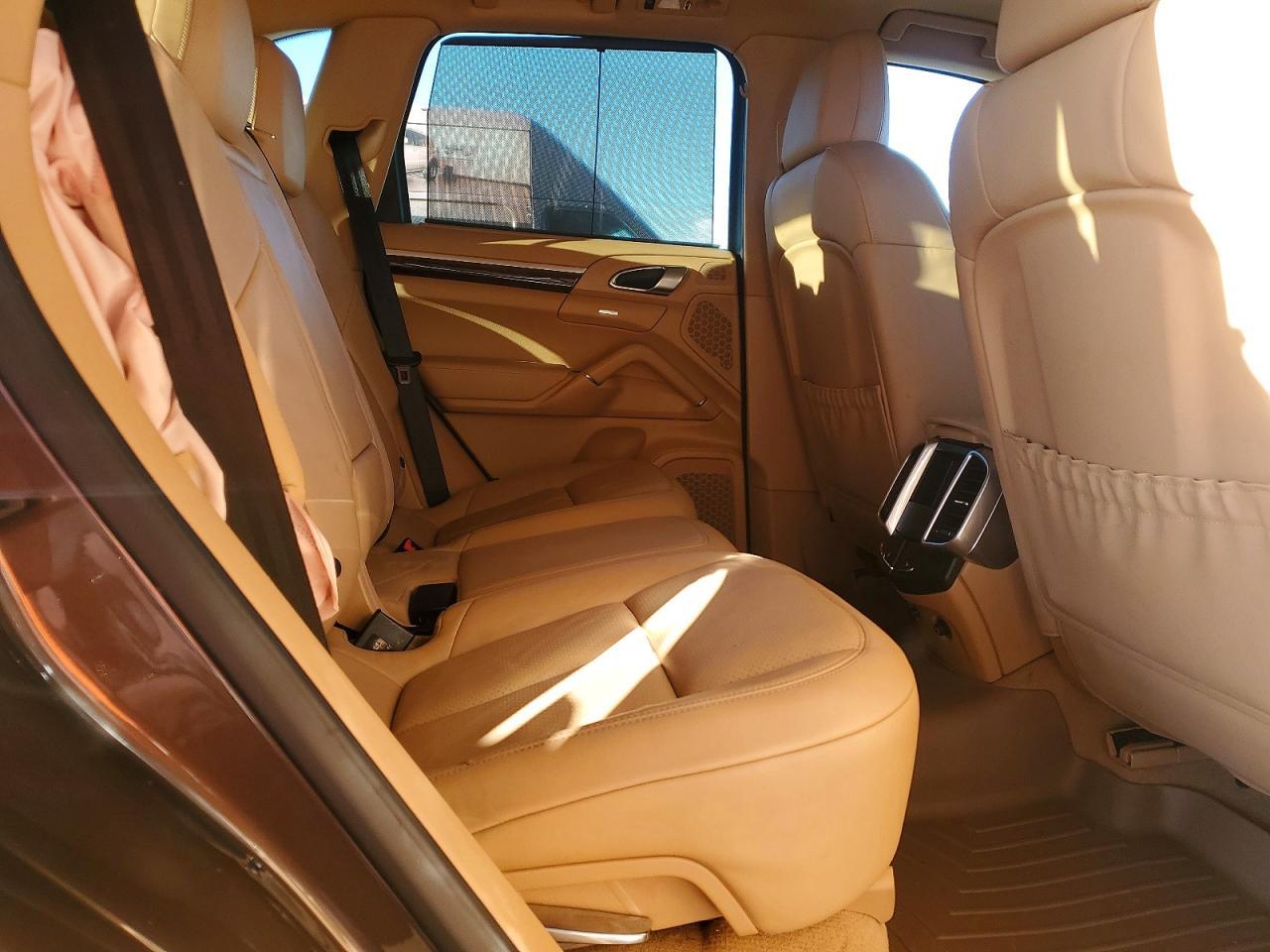 2014 PORSCHE CAYENNE