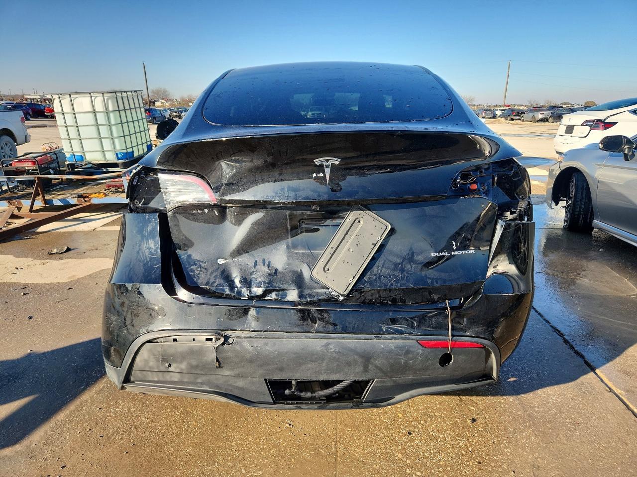 2025 TESLA MODEL Y