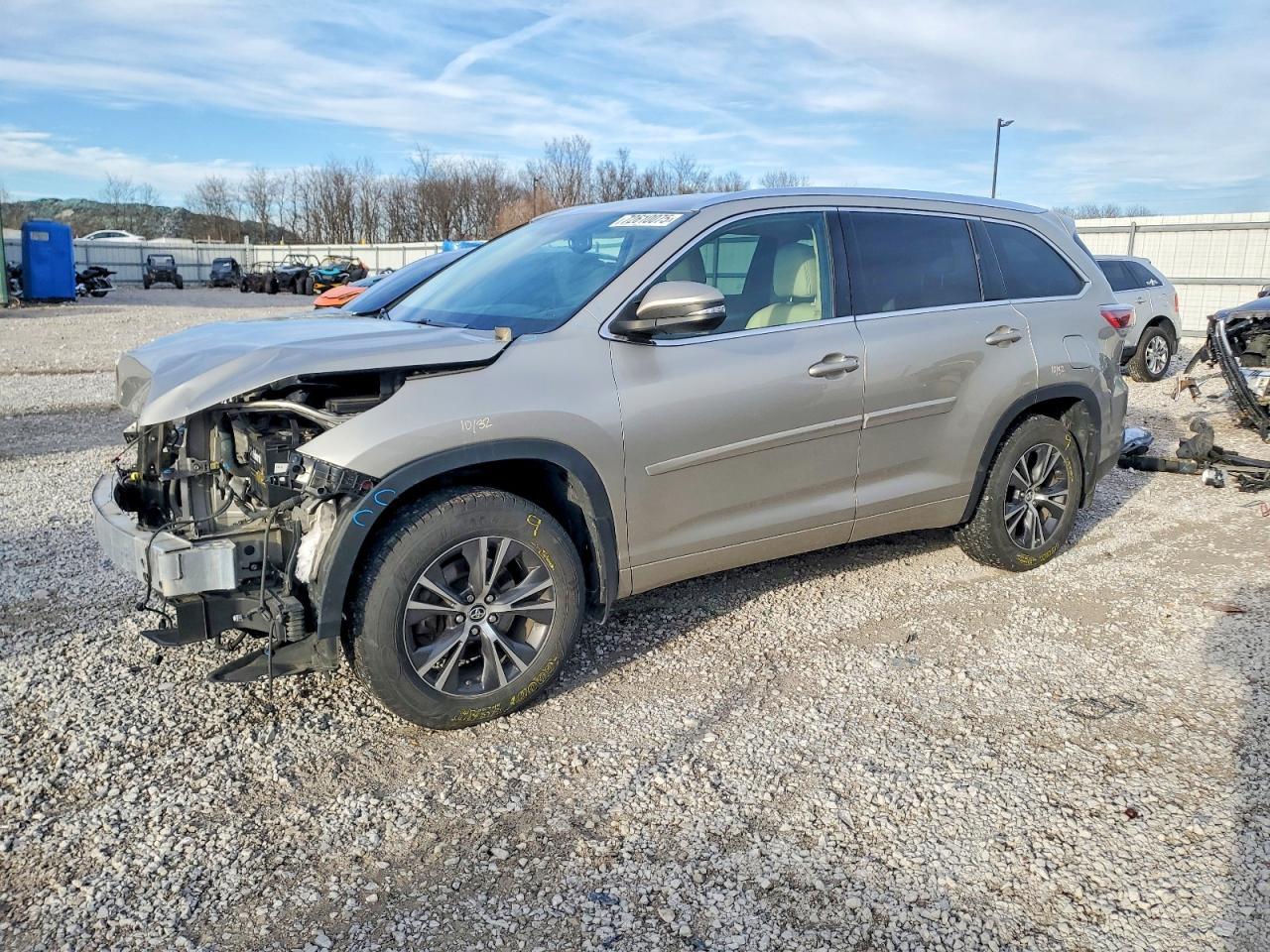 2016 TOYOTA HIGHLANDER