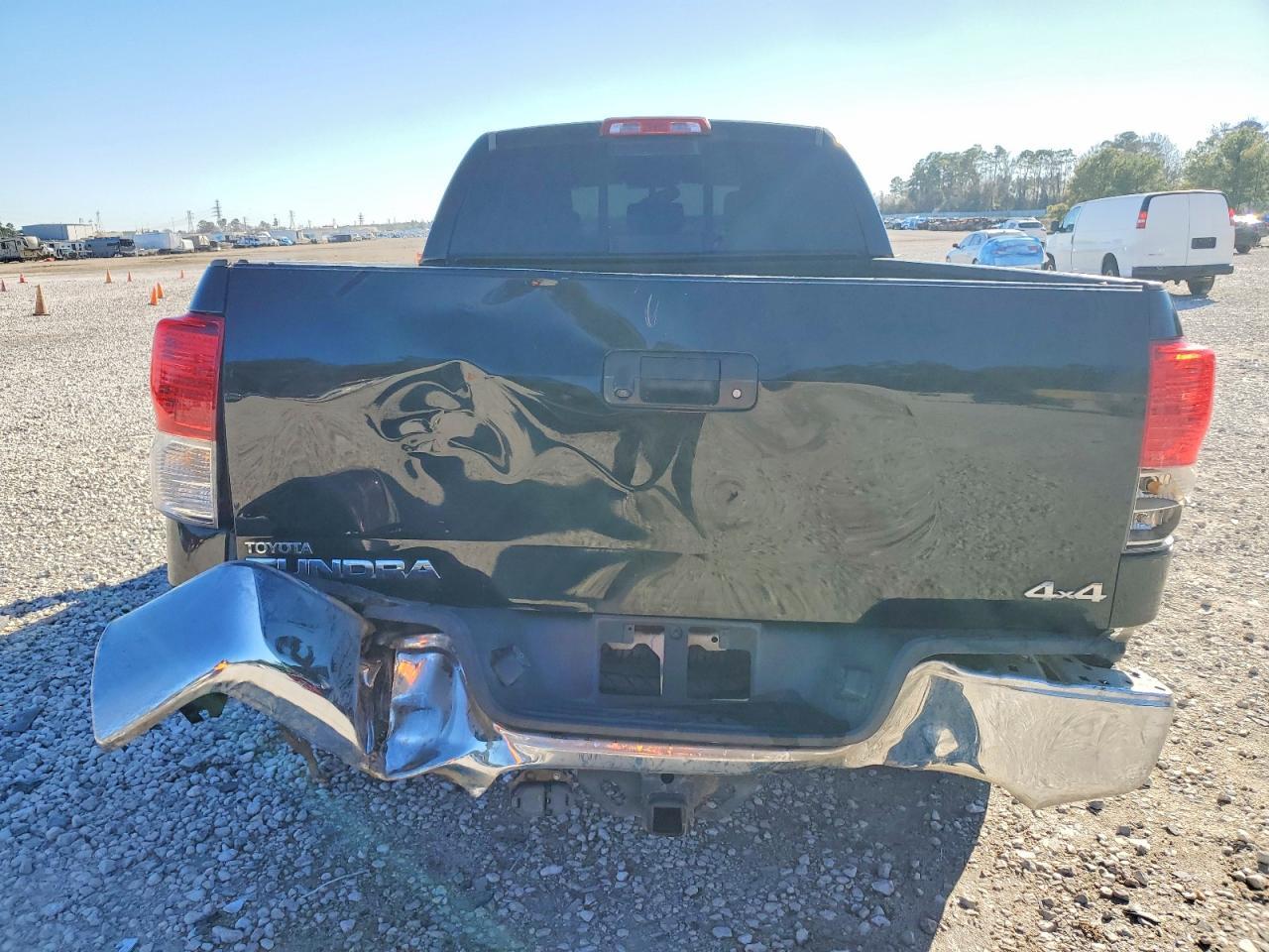 2011 TOYOTA TUNDRA