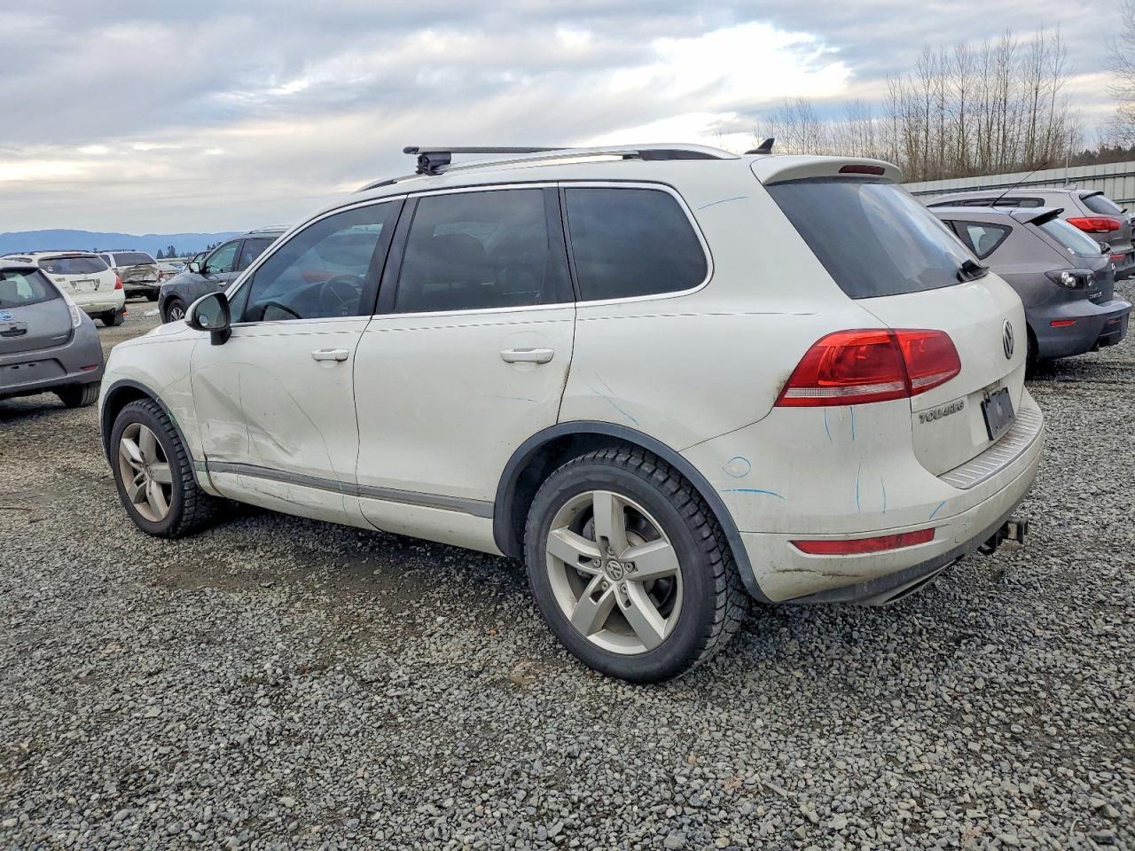 2012 VOLKSWAGEN Touareg