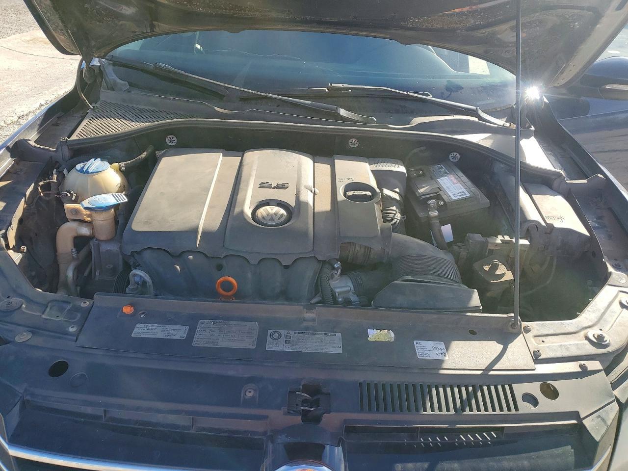 2012 VOLKSWAGEN Passat