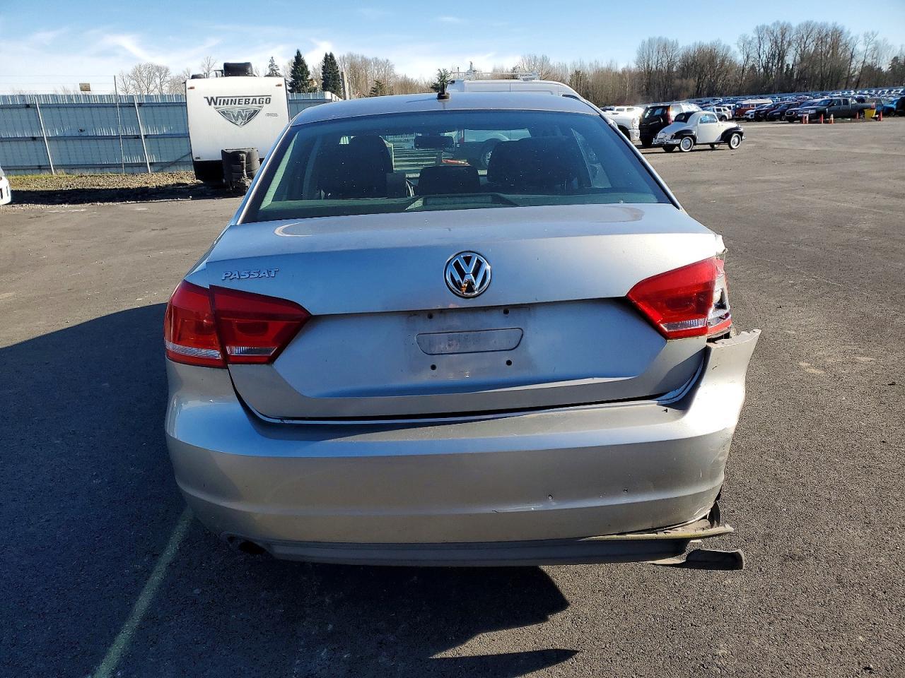 2012 VOLKSWAGEN Passat