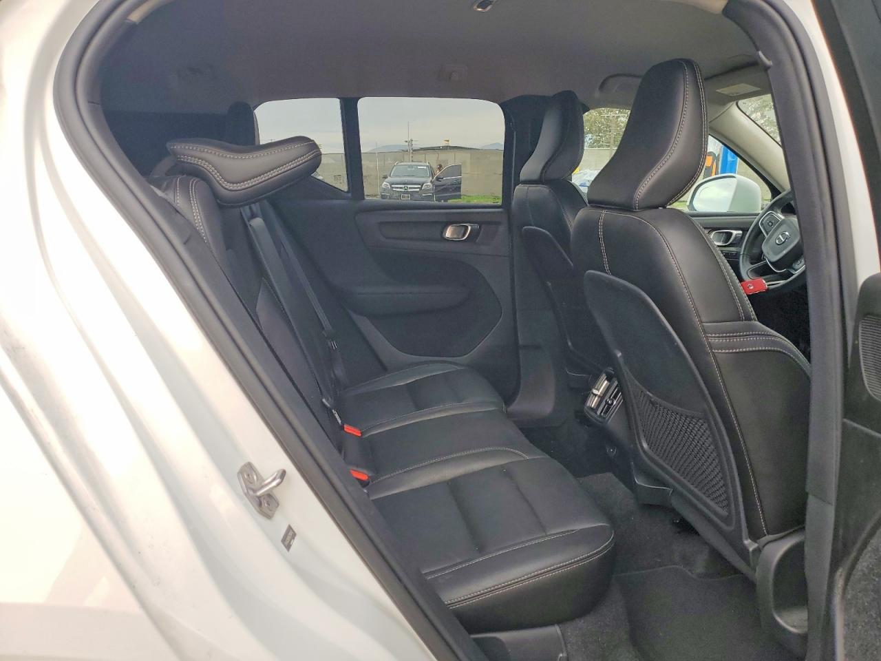 2019 VOLVO XC40