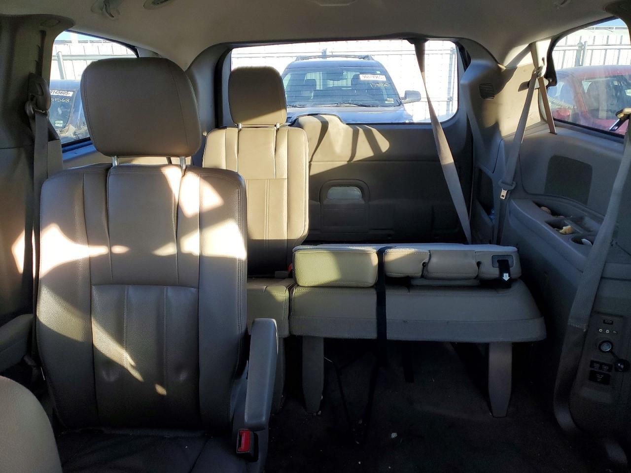 2016 CHRYSLER Town & Country