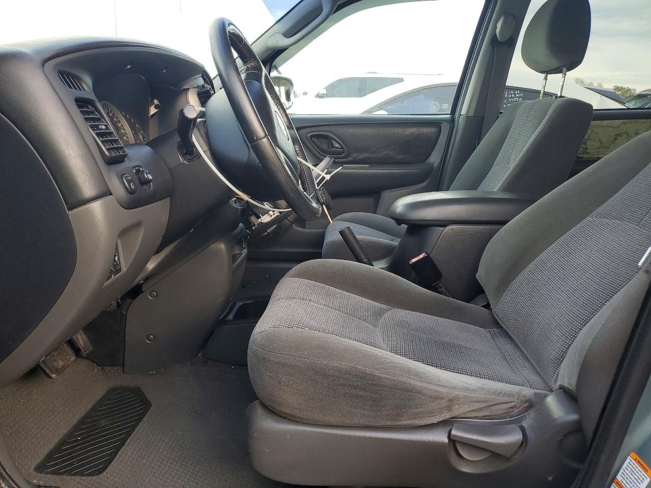 2004 MAZDA Tribute