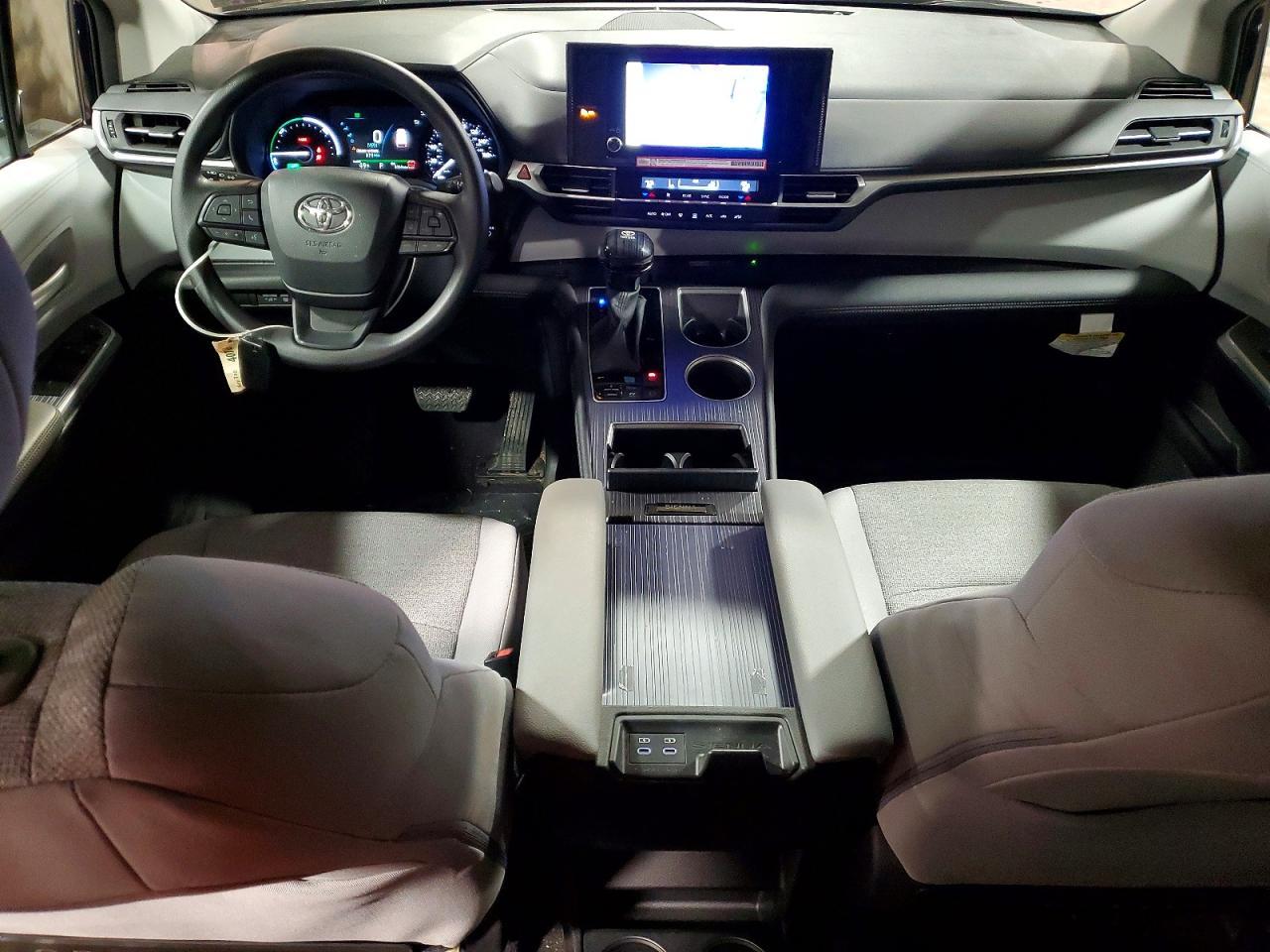 2025 TOYOTA SIENNA