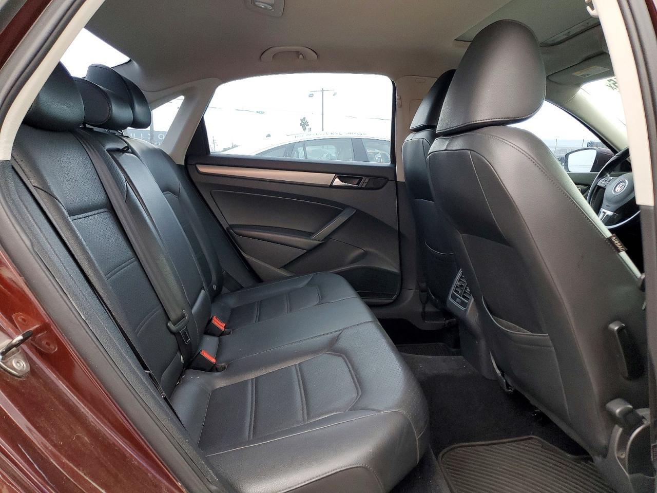 2014 VOLKSWAGEN Passat