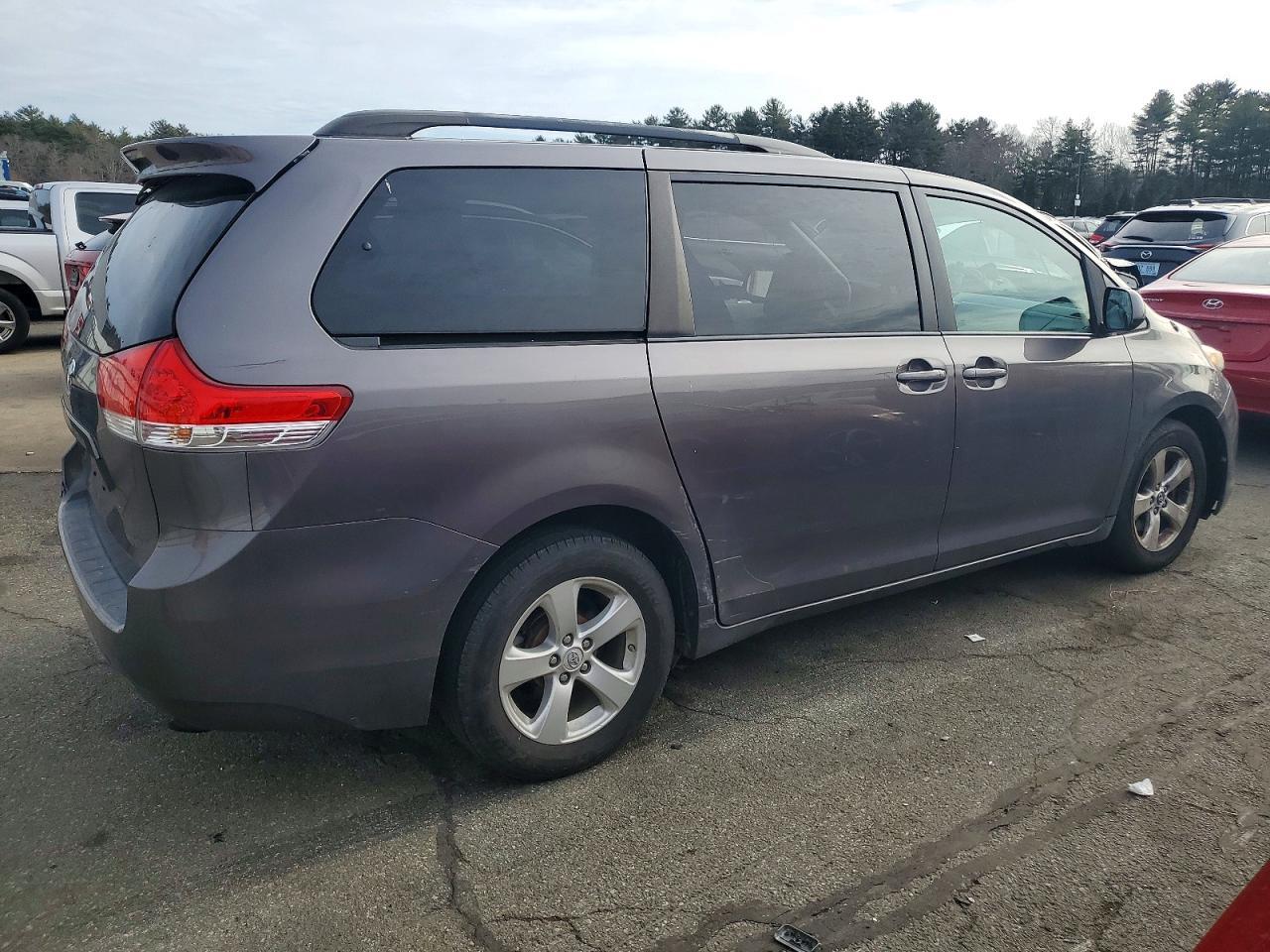 2012 TOYOTA SIENNA