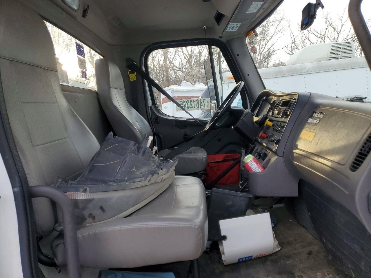 2021 FREIGHTLINER M2