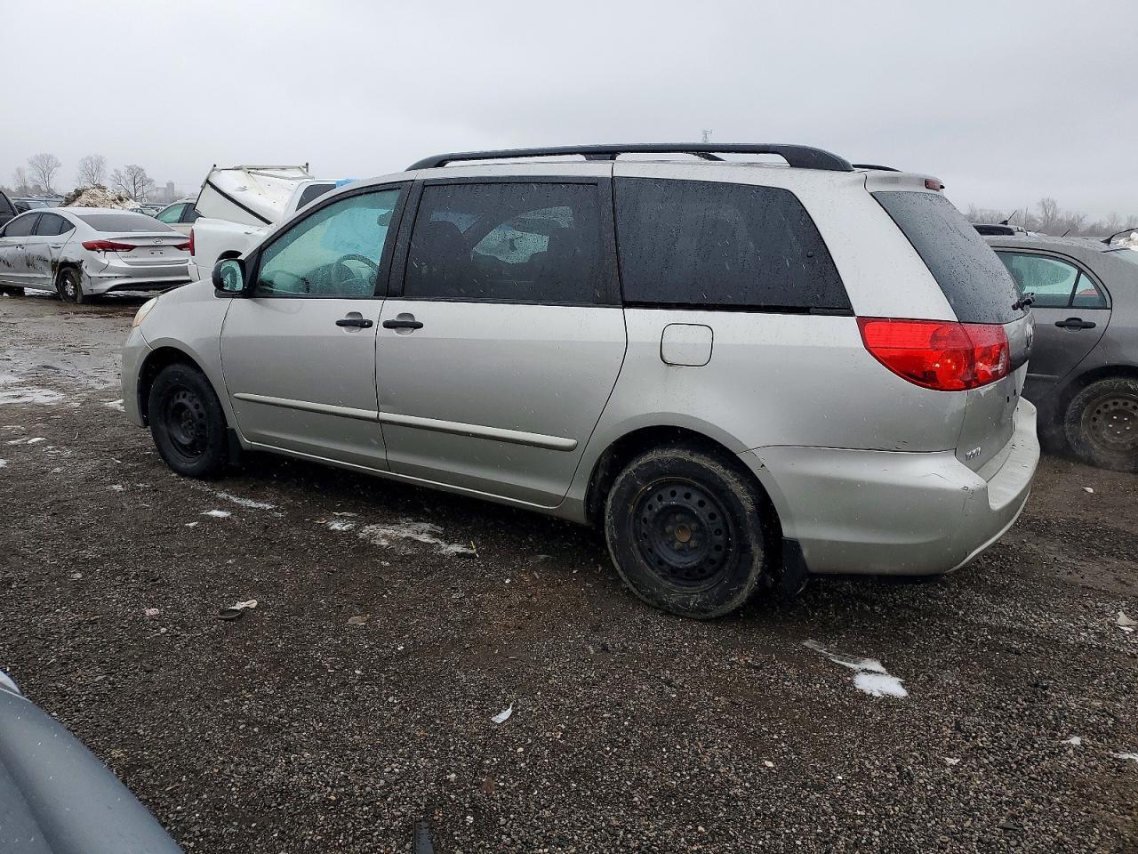 2010 TOYOTA SIENNA