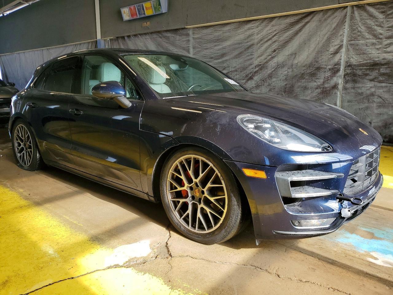 2018 PORSCHE Macan