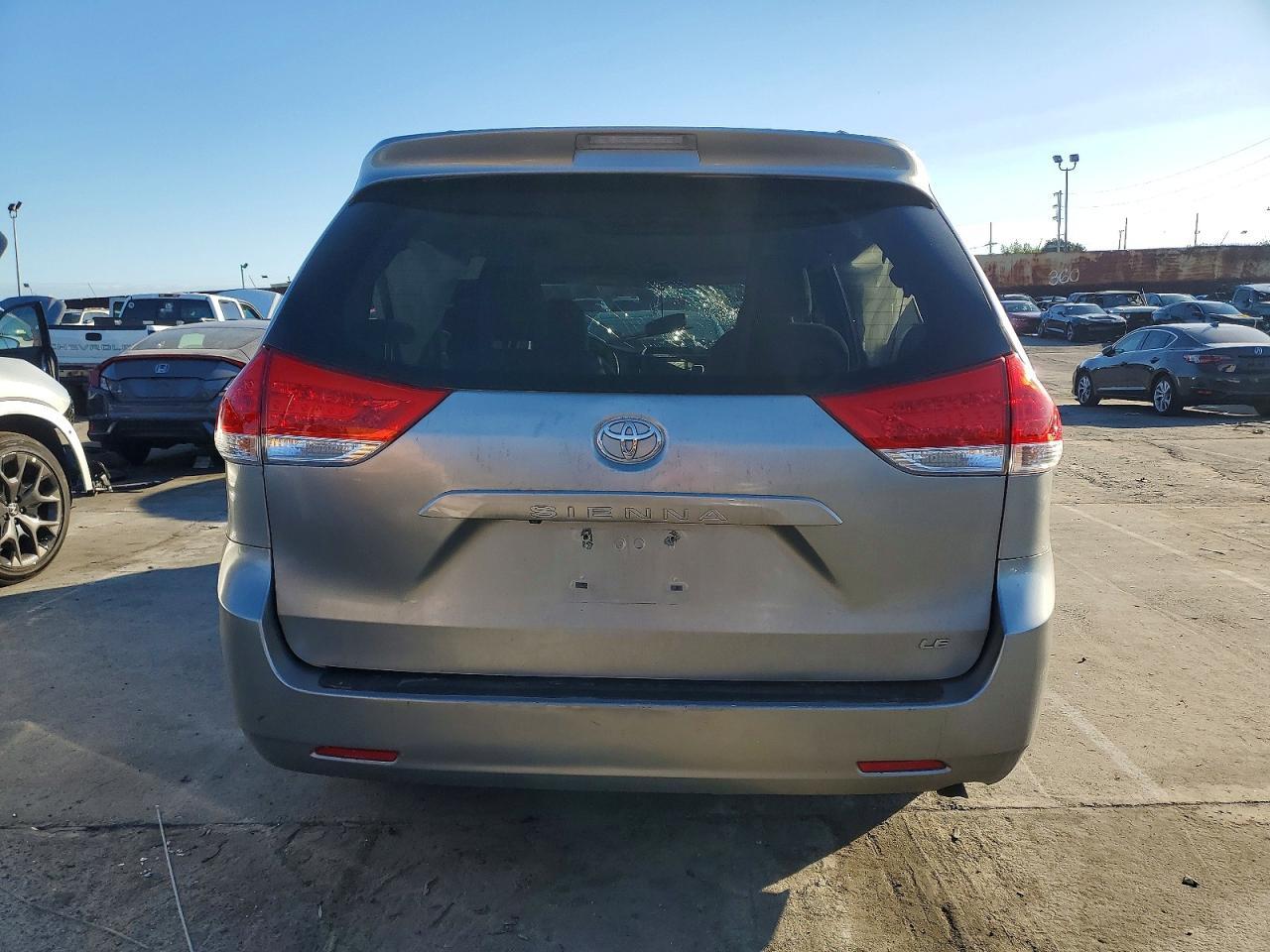 2013 TOYOTA SIENNA
