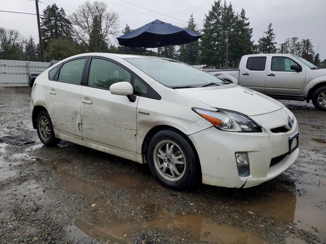 2011 TOYOTA PRIUS