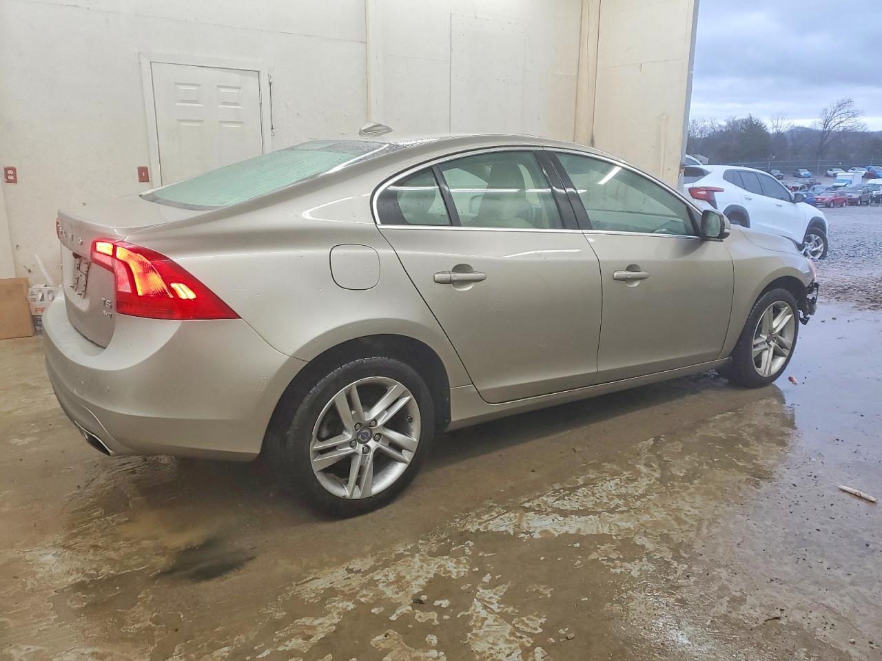 2015 VOLVO S60