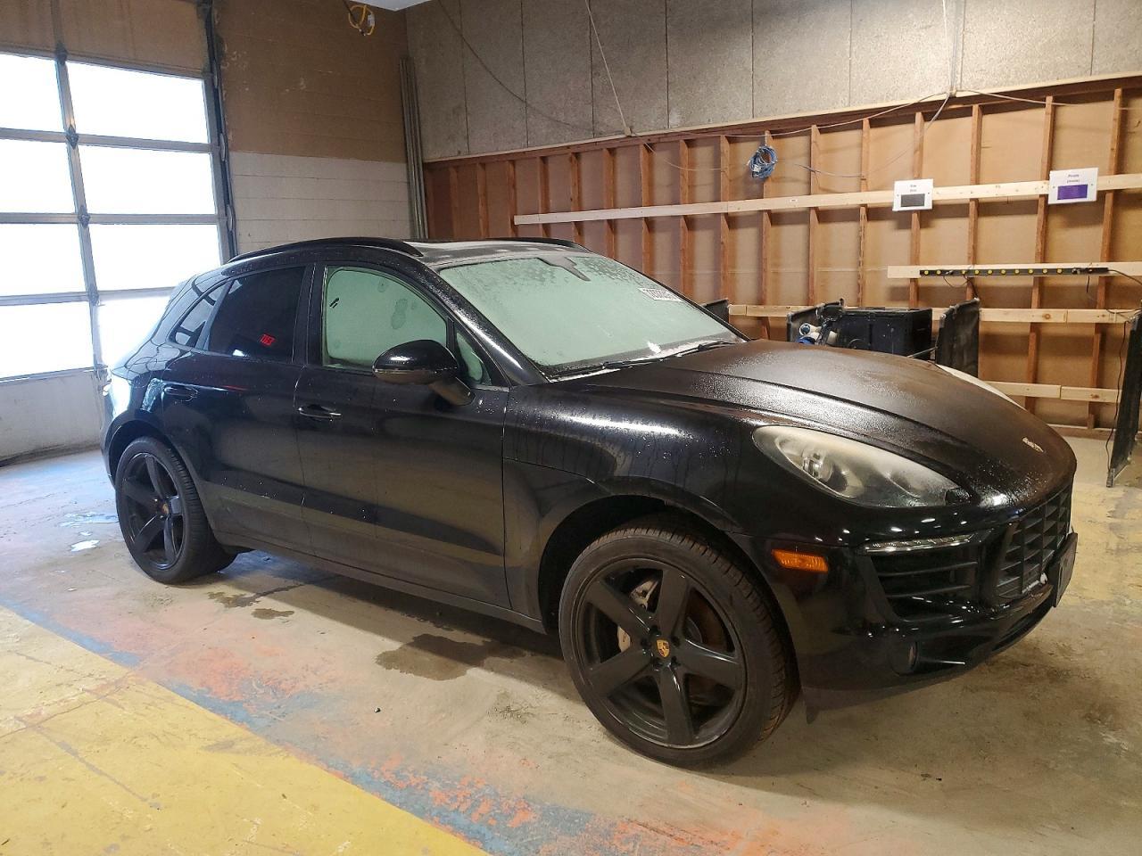 2015 PORSCHE Macan
