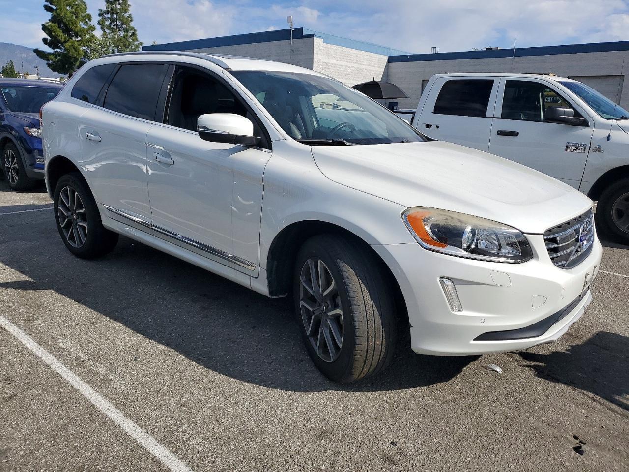 2016 VOLVO XC60