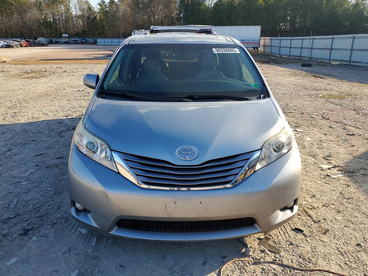 2016 TOYOTA SIENNA