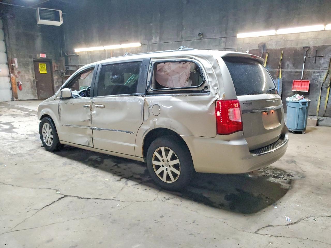 2014 CHRYSLER Town & Country